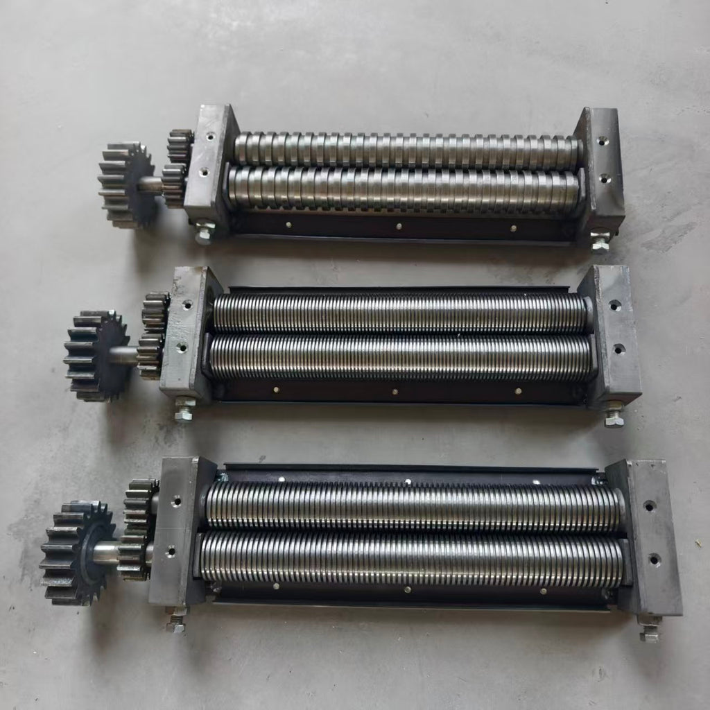 Noodle cutting roller component for ramen udon pasta noodle machine