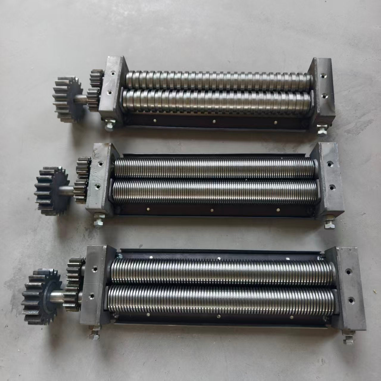 Noodle cutting roller component for ramen udon pasta noodle machine