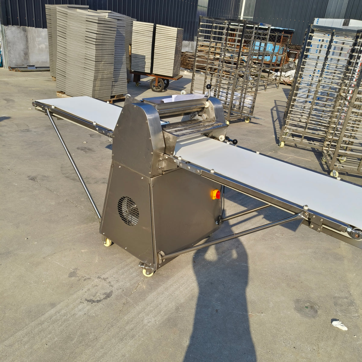 MS500 stainless steel dough sheeter conveyor detail
